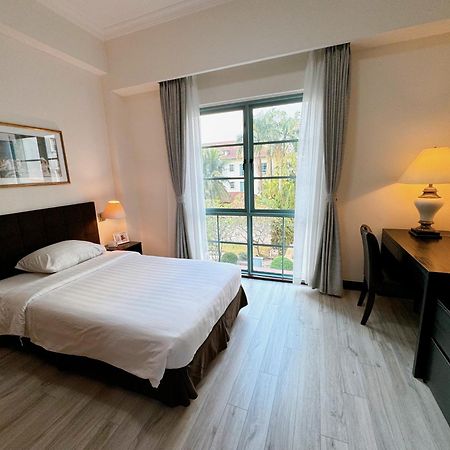 Diamond Westlake Suites Hanoi Bagian luar foto