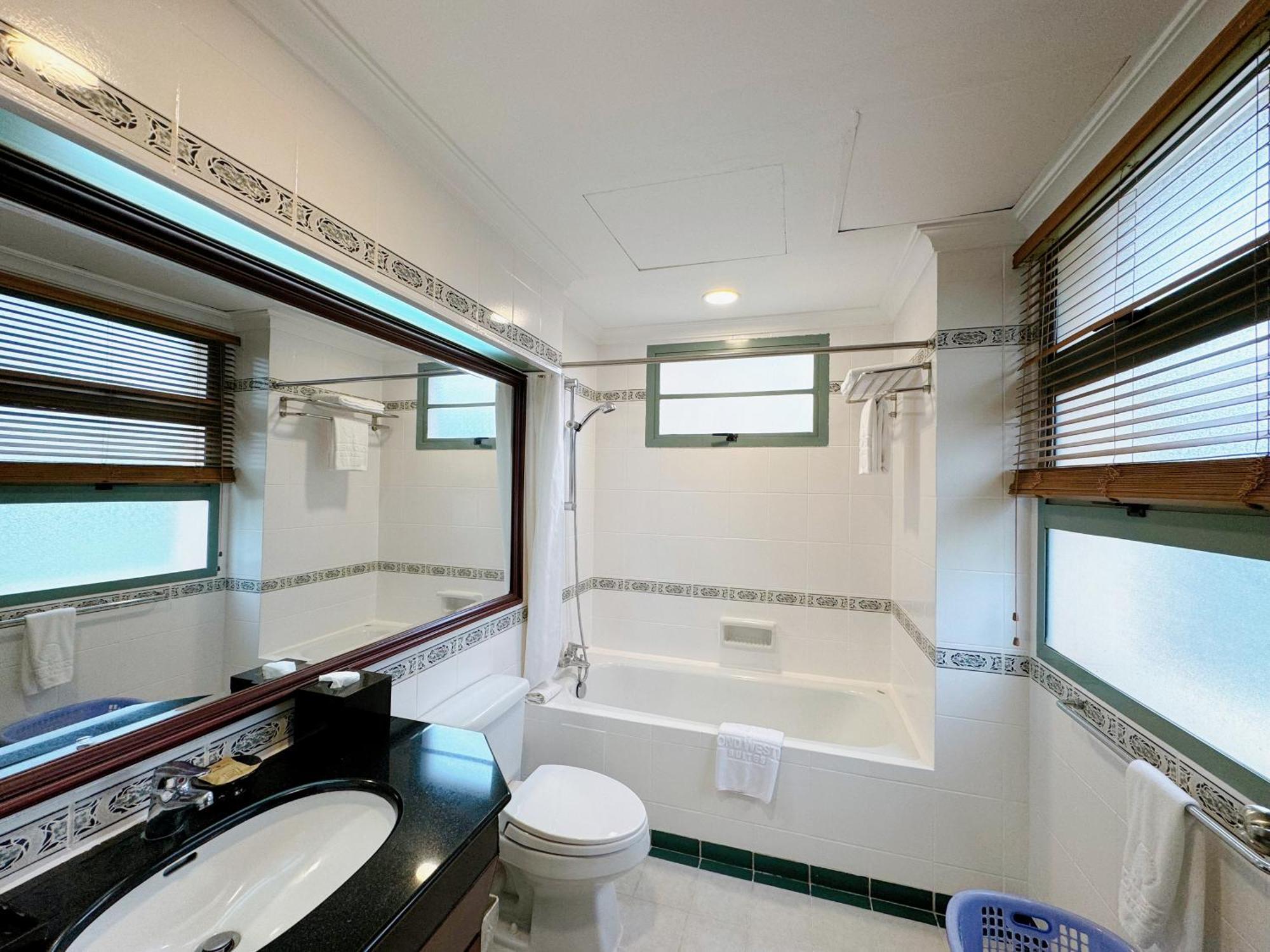 Diamond Westlake Suites Hanoi Bagian luar foto
